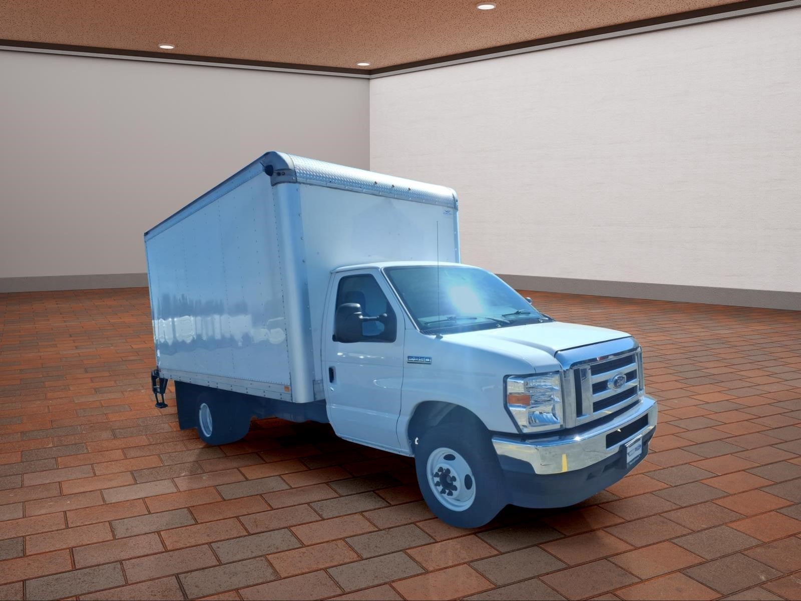 2022 Ford E-350SD Base Cutaway
