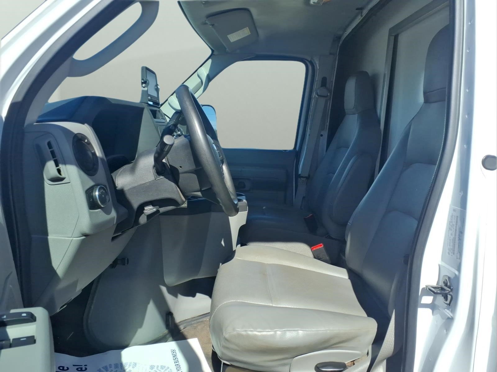 2022 Ford E-350SD Base Cutaway