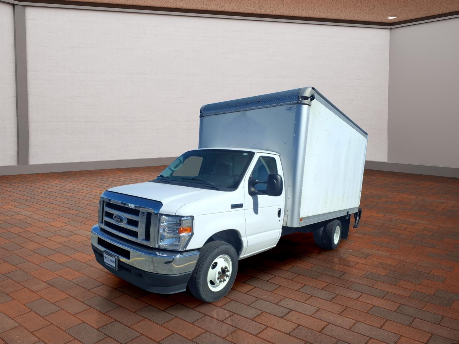 2022 Ford E-350SD Base Cutaway