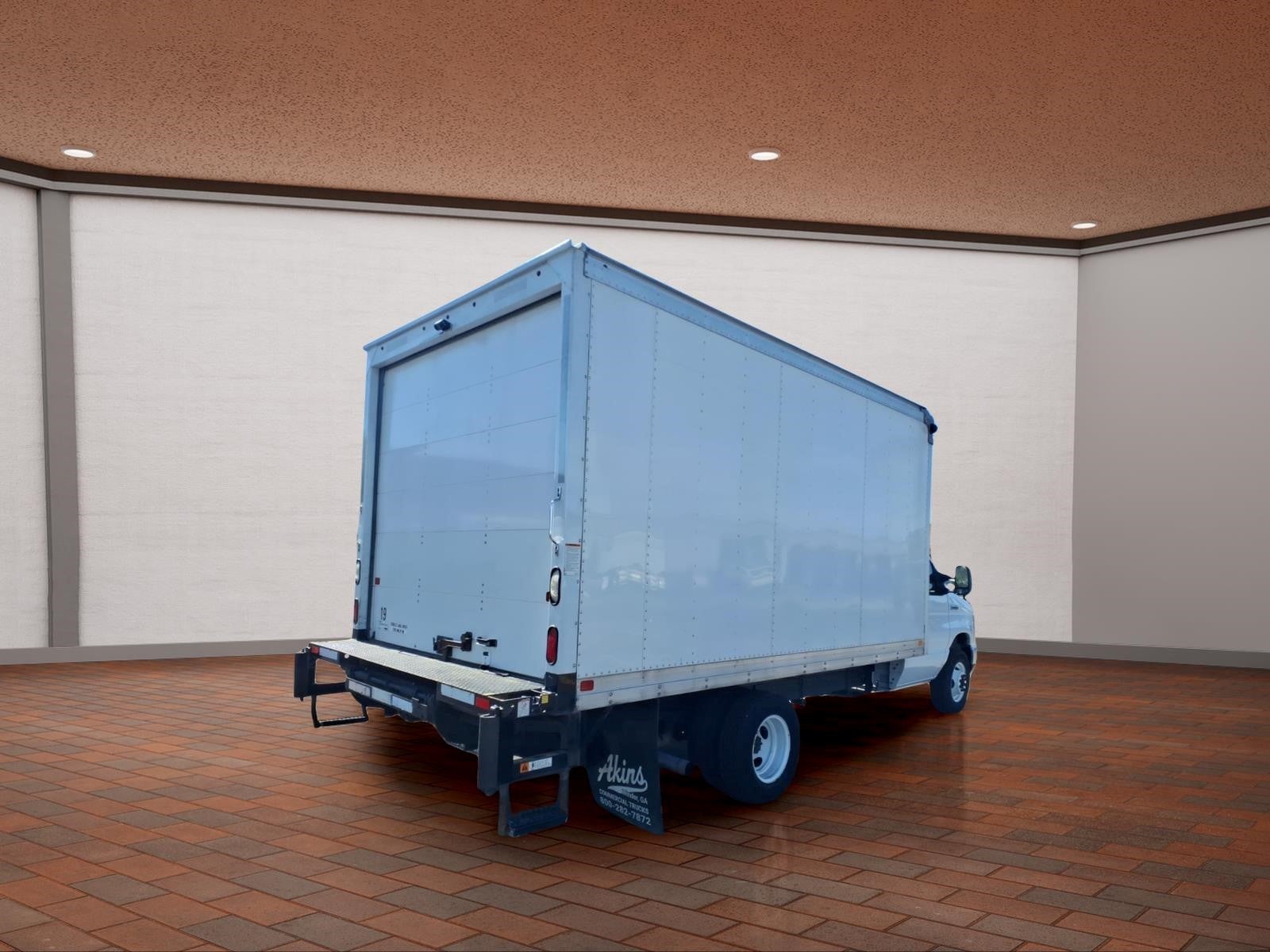 2022 Ford E-350SD Base Cutaway