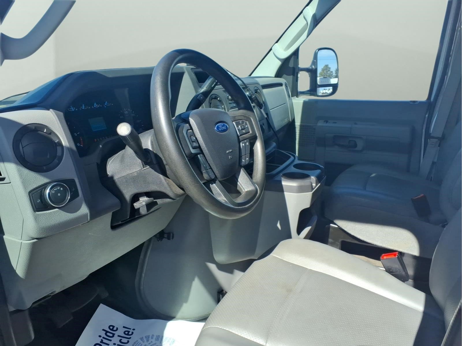2022 Ford E-350SD Base Cutaway