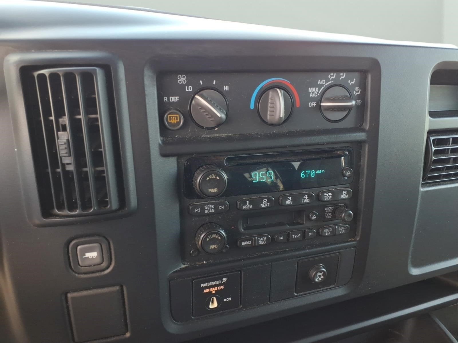 2007 Chevrolet Express Van G3500 LS 15 passenger
