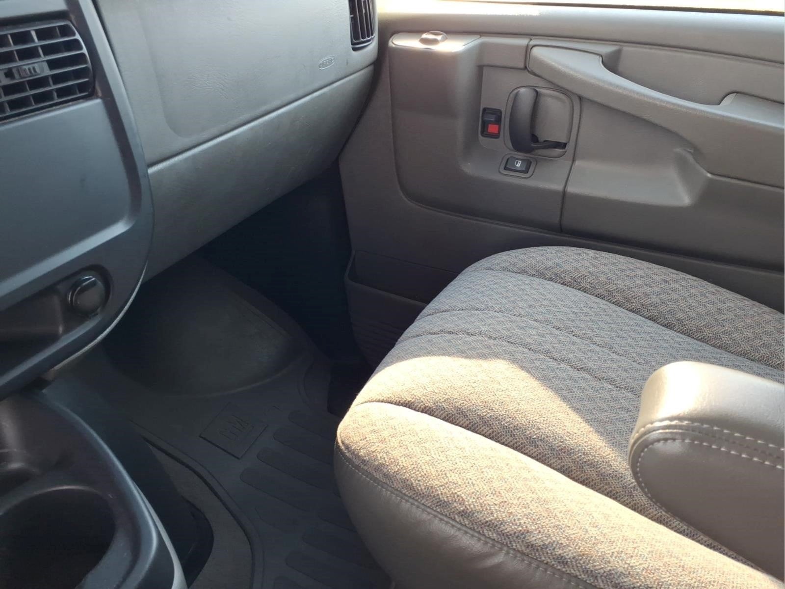 2007 Chevrolet Express Van G3500 LS 15 passenger