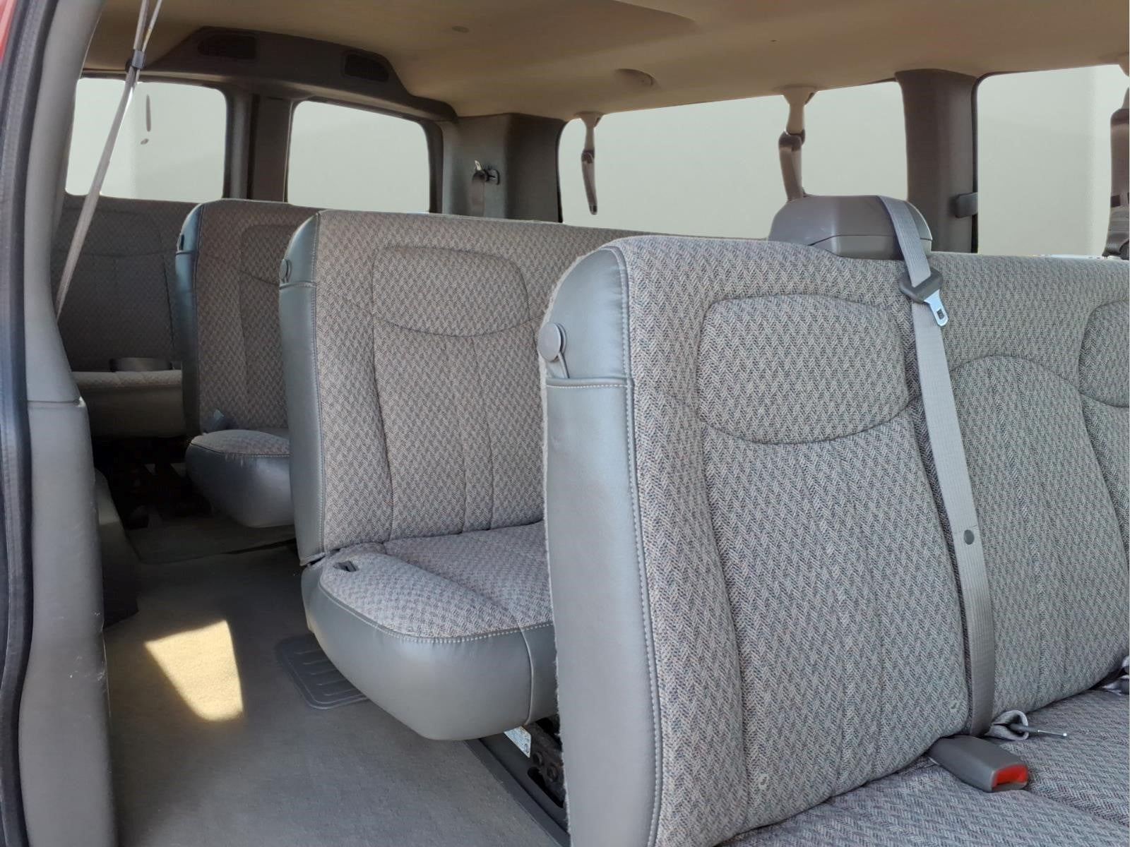2007 Chevrolet Express Van G3500 LS 15 passenger