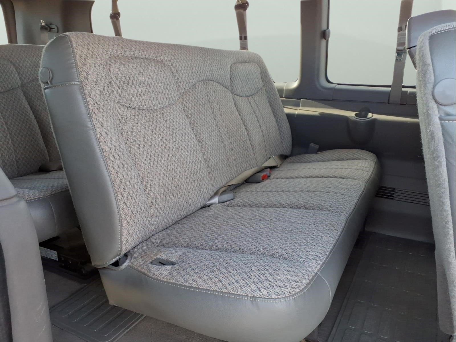 2007 Chevrolet Express Van G3500 LS 15 passenger