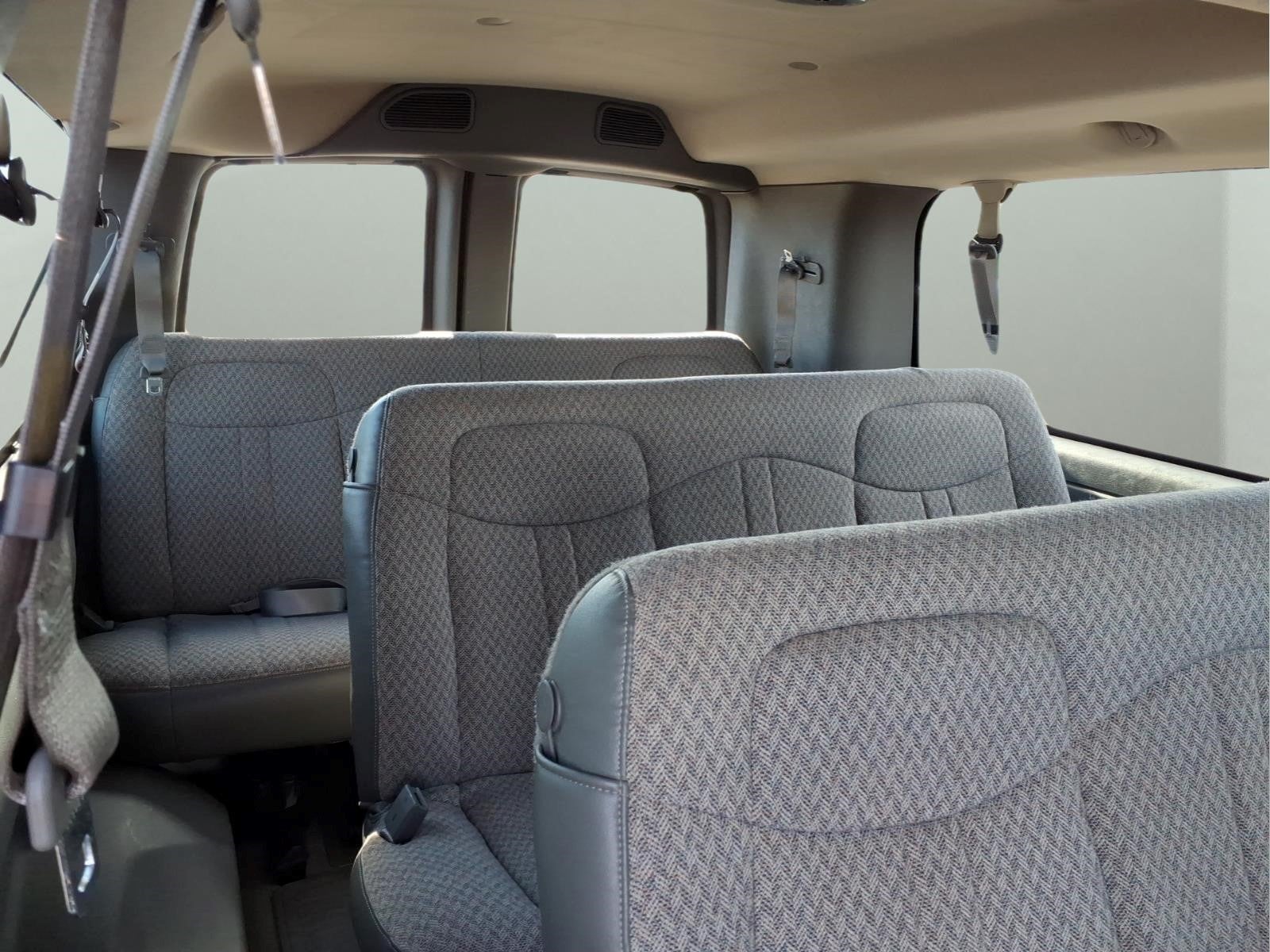 2007 Chevrolet Express Van G3500 LS 15 passenger