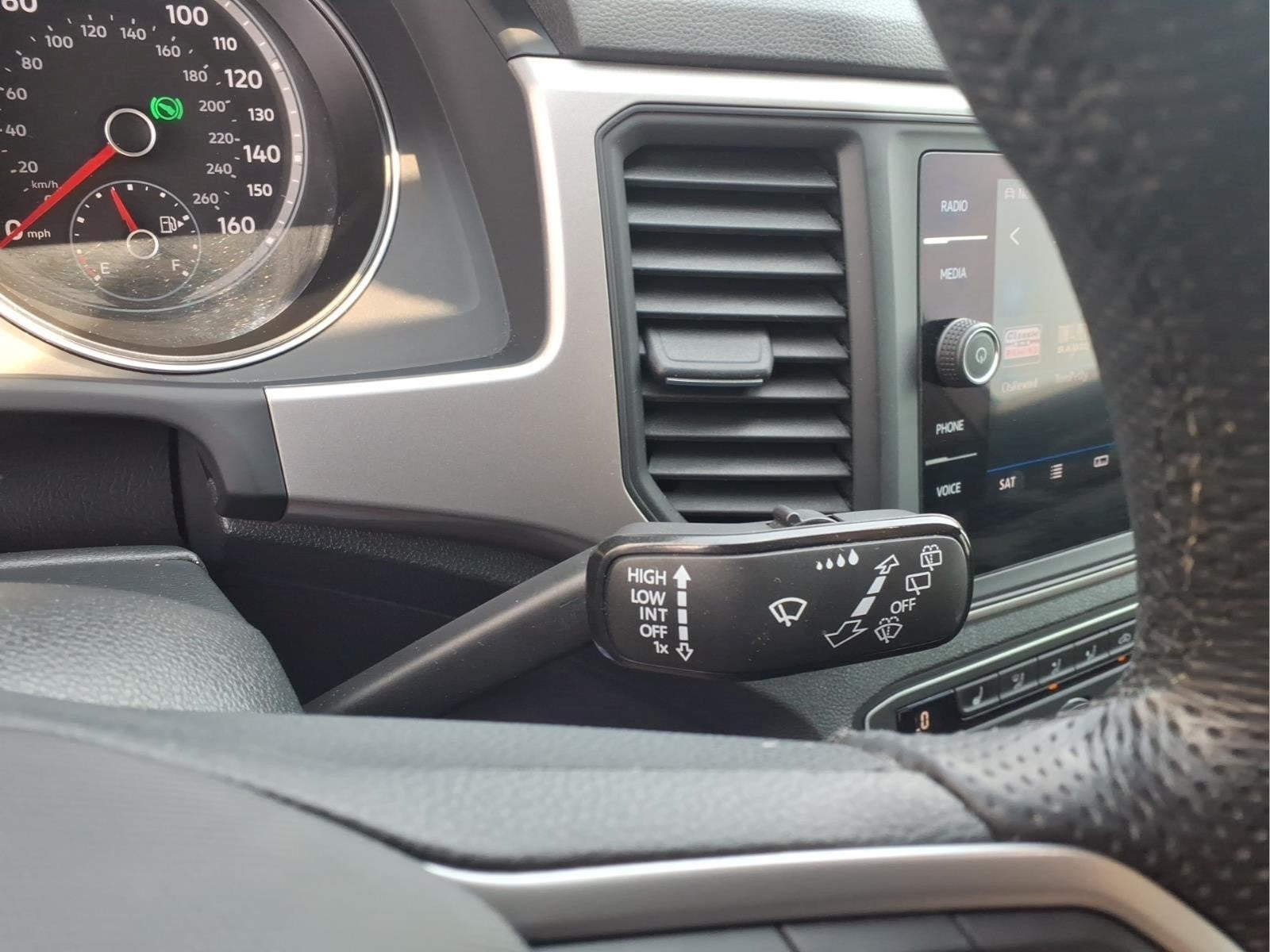 2021 Volkswagen Atlas 3.6L V6 SE w/Technology R-Line