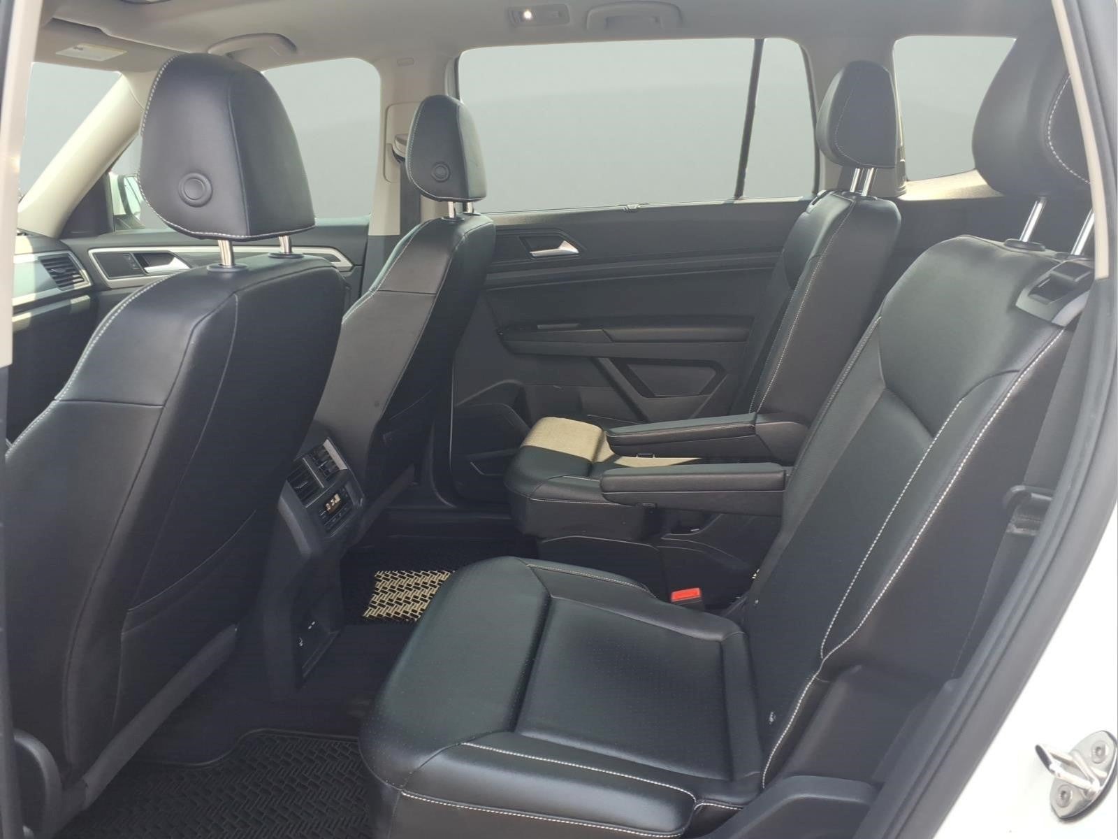 2021 Volkswagen Atlas 3.6L V6 SE w/Technology R-Line
