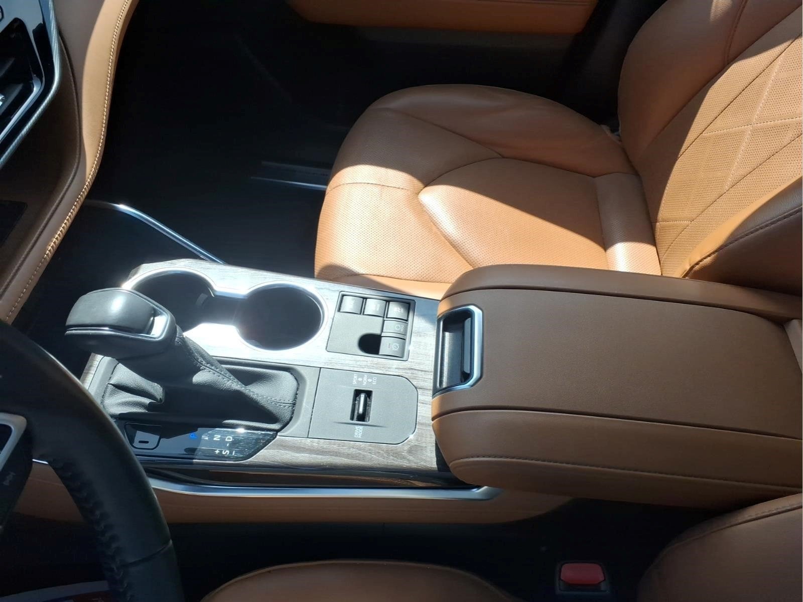 2023 Toyota Highlander Hybrid Platinum