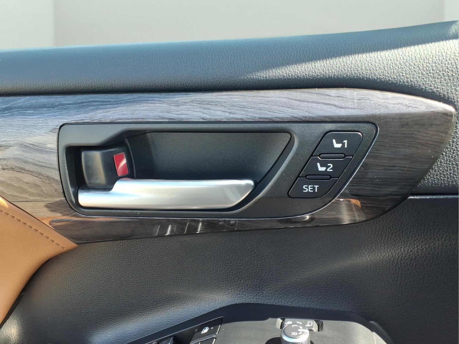 2023 Toyota Highlander Hybrid Platinum