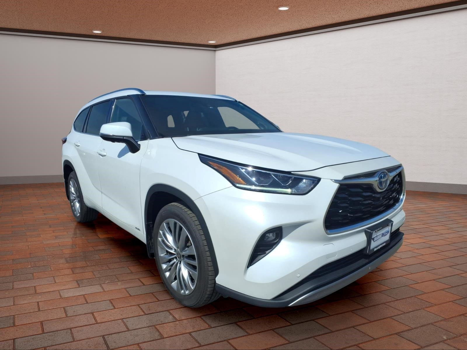 2023 Toyota Highlander Hybrid Platinum