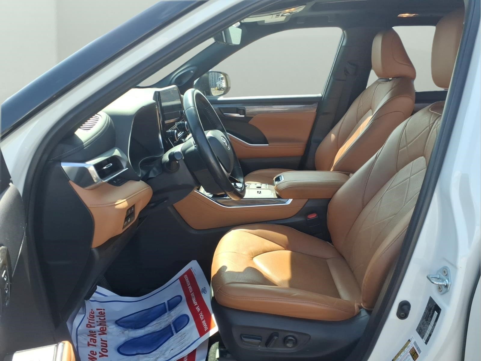 2023 Toyota Highlander Hybrid Platinum