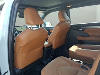 2023 Toyota Highlander Hybrid Platinum