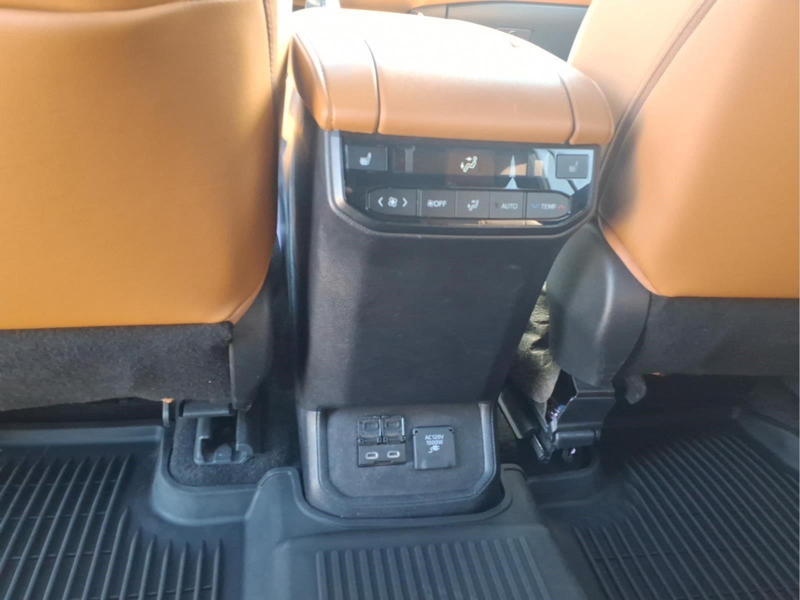 2023 Toyota Highlander Hybrid Platinum