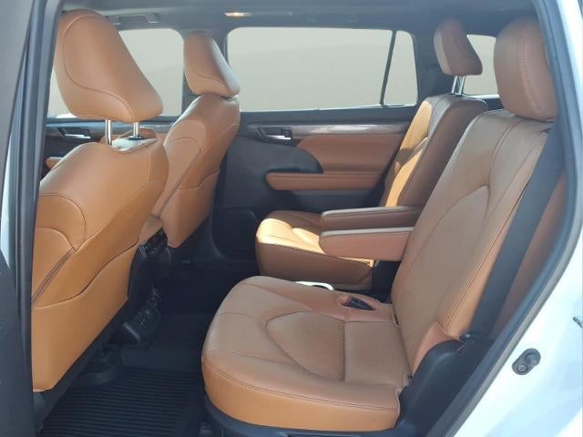 2023 Toyota Highlander Hybrid Platinum