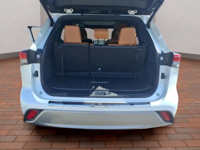 2023 Toyota Highlander Hybrid Platinum