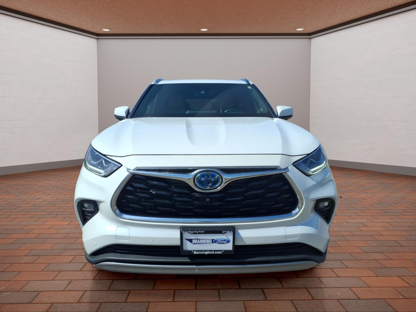2023 Toyota Highlander Hybrid Platinum
