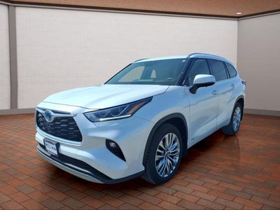 2023 Toyota Highlander Hybrid Platinum