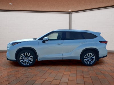 2023 Toyota Highlander Hybrid Platinum
