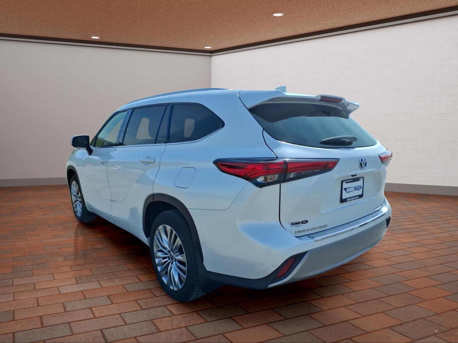 2023 Toyota Highlander Hybrid Platinum