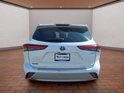 2023 Toyota Highlander Hybrid Platinum