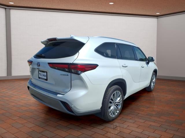 2023 Toyota Highlander Hybrid Platinum