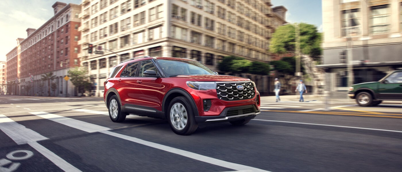 27Ford-Explorer-ExteriorDrivingThroughCity